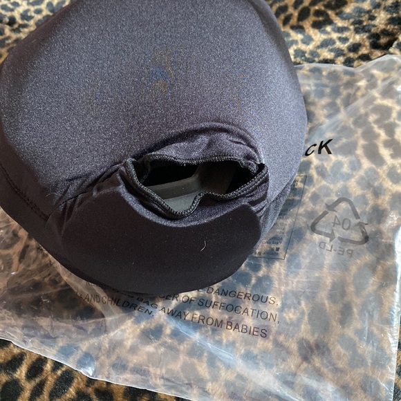 ComfiTech Cold Compression Headache Relief Hat - Picture 6 of 10